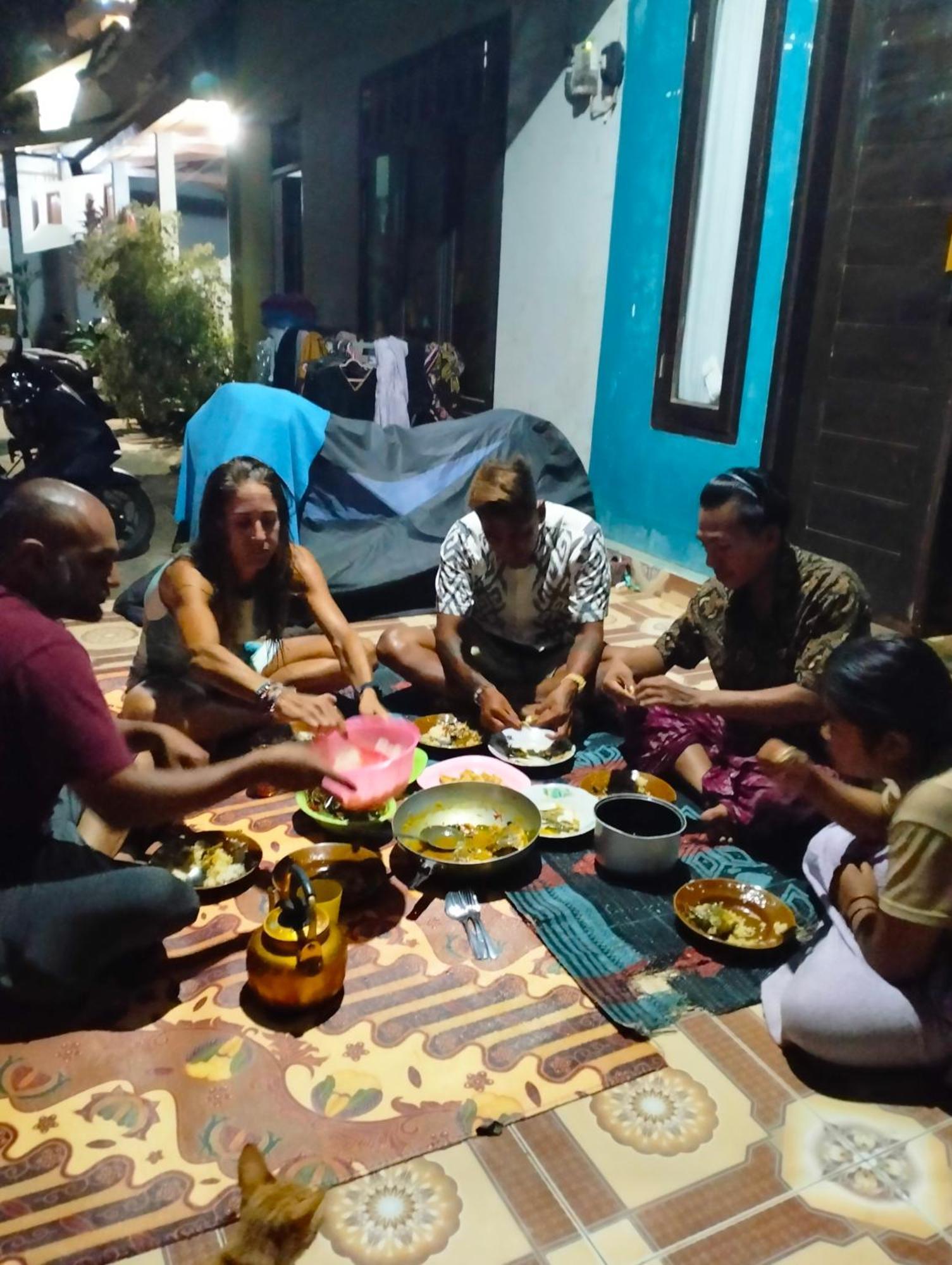 T&T Homestay Kuta  Εξωτερικό φωτογραφία